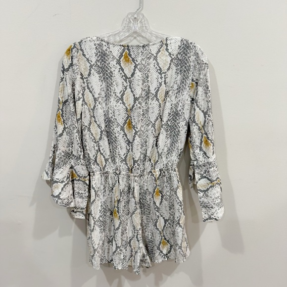 Express snakeskin bell sleeve tie waist romper ❤️ - Picture 4 of 6